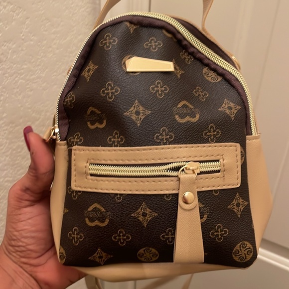 B. yang Please check all picture of condition. - Picture 7 of 13